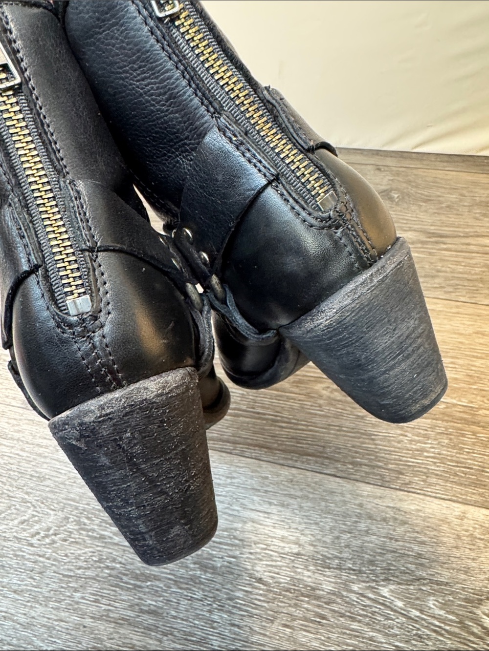 Frye Black Leather Harness Booties woman’s SZ 8 (h2) - Picture 7 of 11